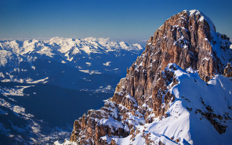 Vue sur les montagnes enneigées de Val Thorens