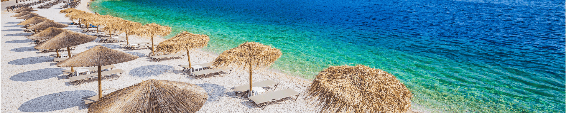 Plage et ses parasols, Grèce