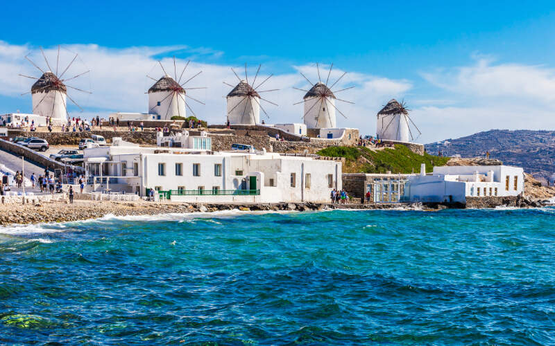 Moulins blancs avec vue sur mer, Mykonos, Grèce