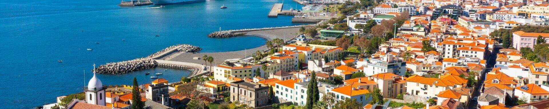 Paysage habitations avec vue sur mer, Funchal, Portugal