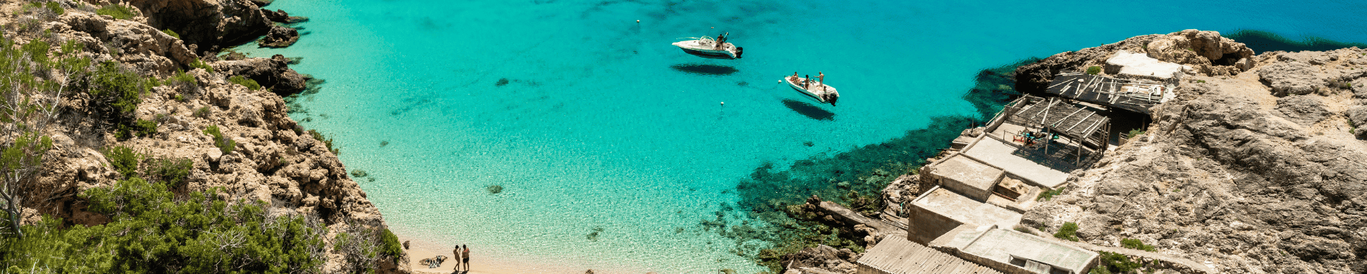 Vue d'ensemble plage, crique  aux  eaux cristallines, Espagne