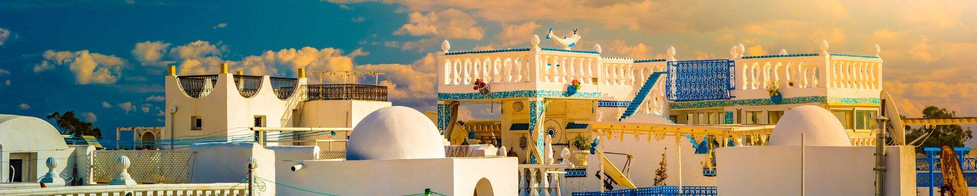 Toits et ciel bleu, Tunisie