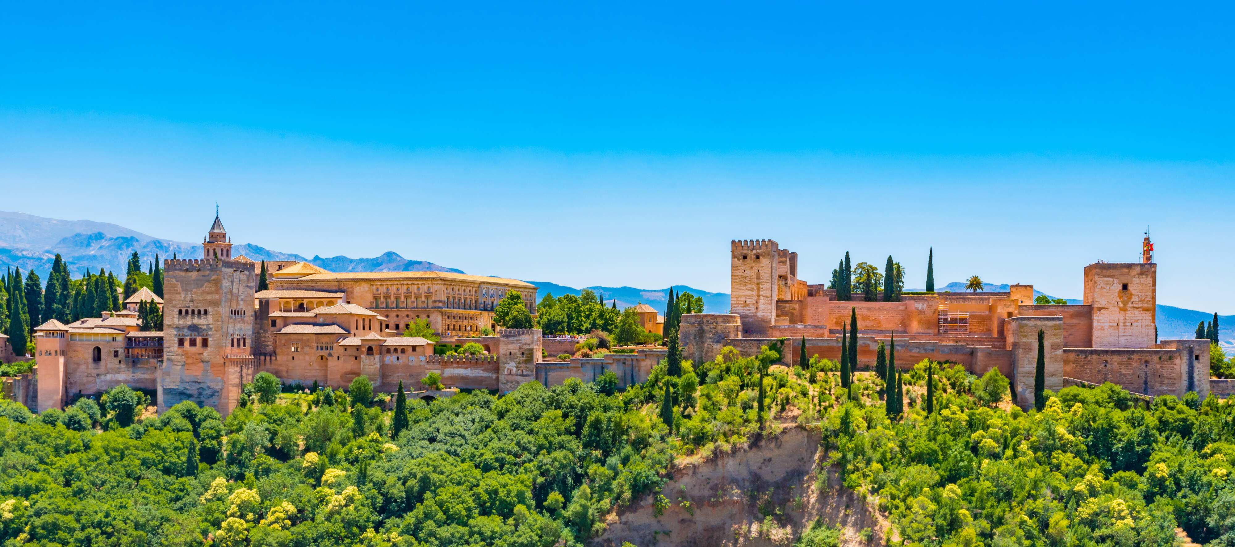 Paysage verdoyant et bâtisses médievales, Costa de Almeria, Espagne