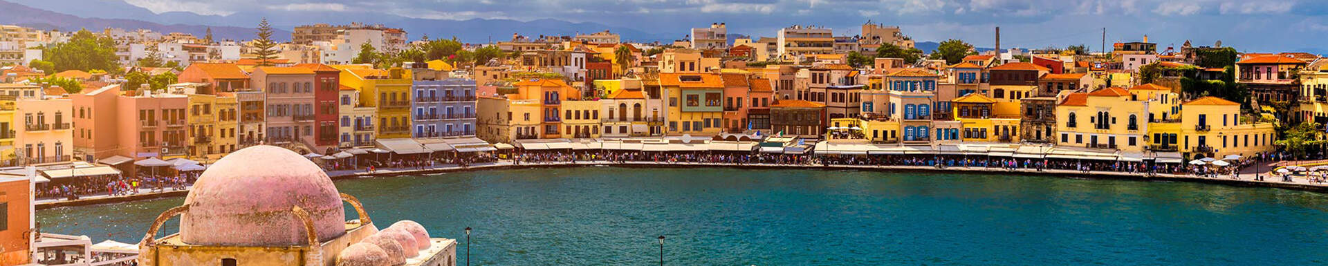 Vue panoramique sur la ville de Chania, en Grèce, avec ses bâtiments colorés